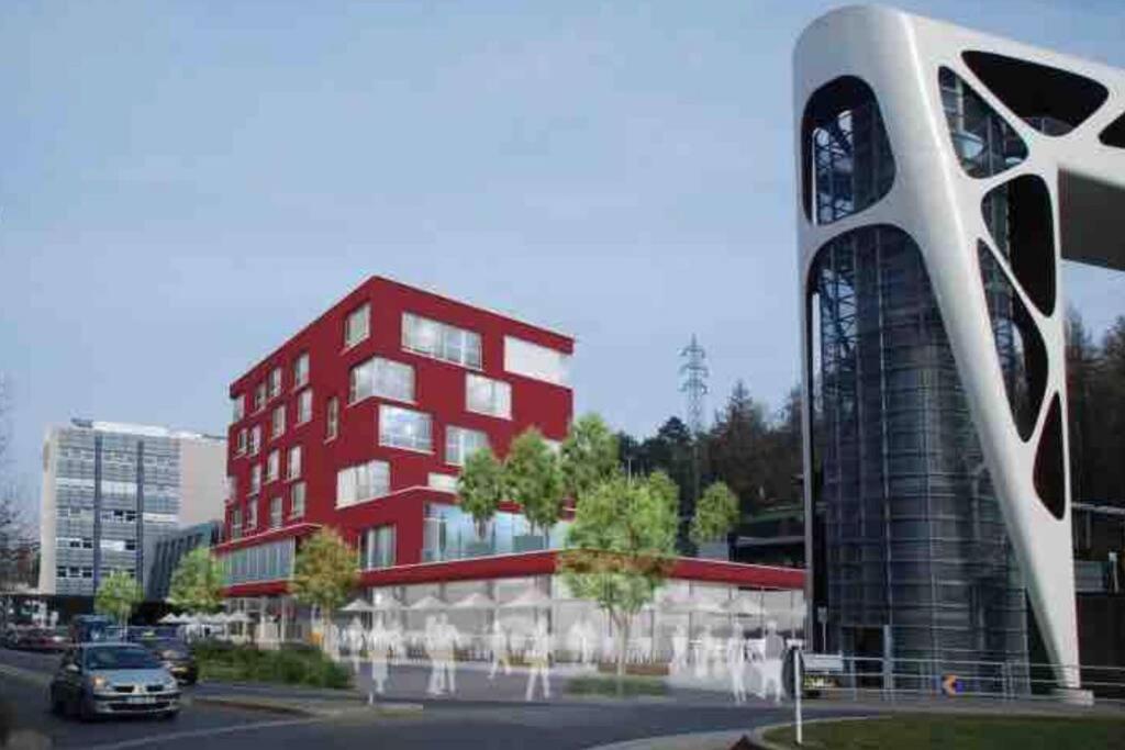 Amazing Hyper Central Flat- Esch