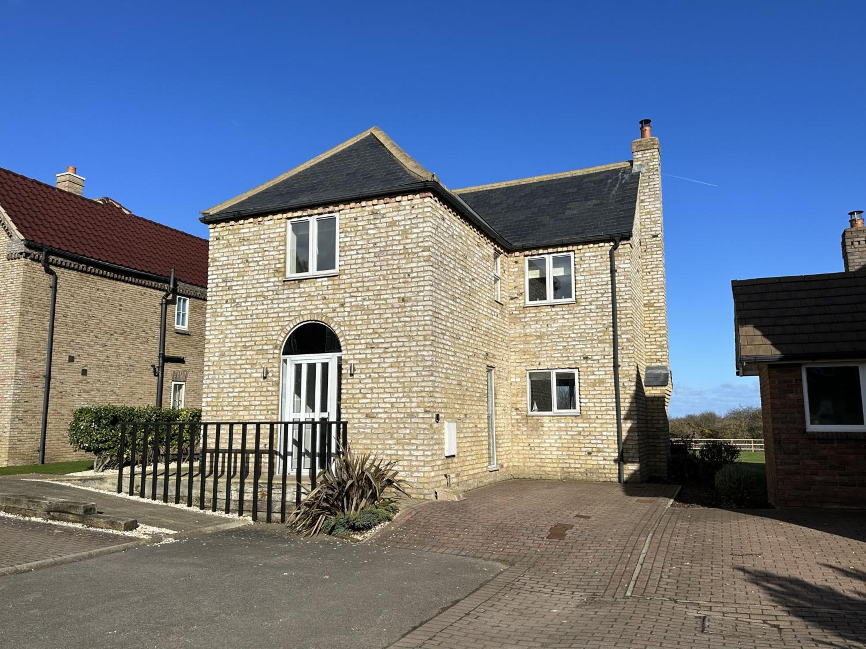 Brigg View Cottage - Seaview and Balconies - Part of the The Bay Filey Holiday Village with pool, gym and direct beach access, pub, restaurant, tennis and 