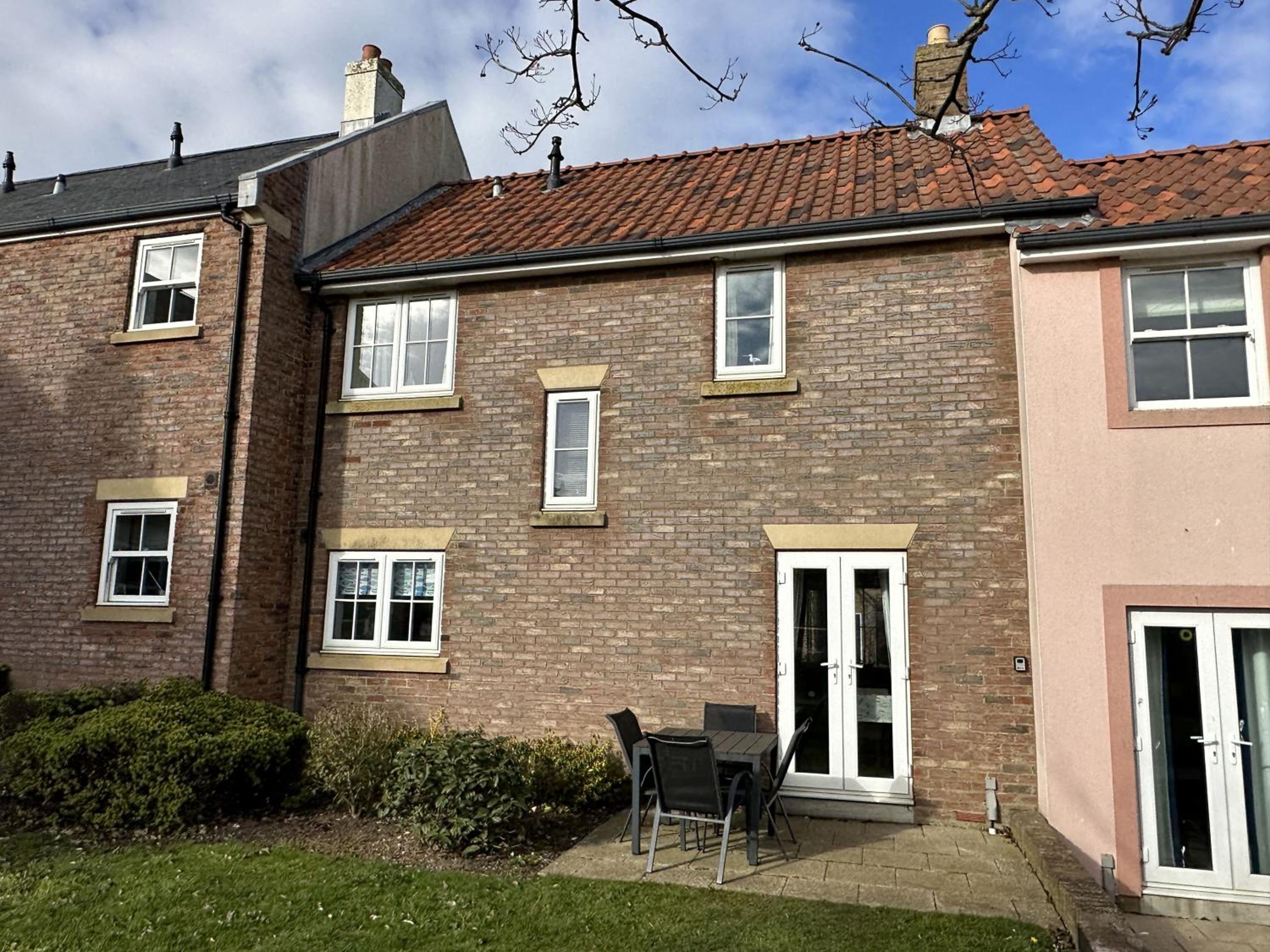 Snowdrop Cottage - Part of the The Bay Filey Holiday Village with pool, gym and direct beach access, pub, restaurant, tennis and meadows walks