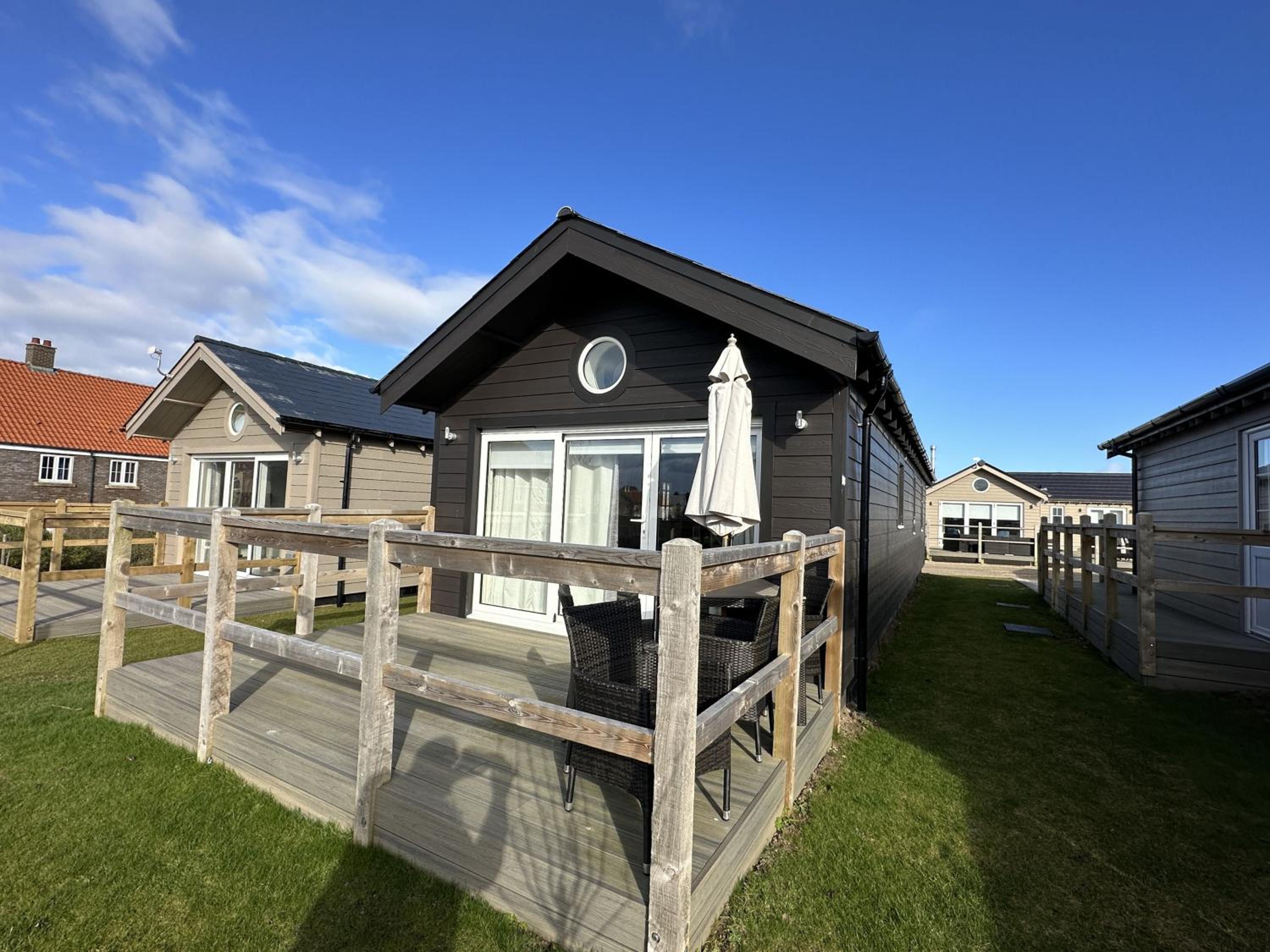 Bay Breeze - Part of the The Bay Filey Holiday Village with pool, gym and direct beach access, pub, restaurant, tennis and meadows walks