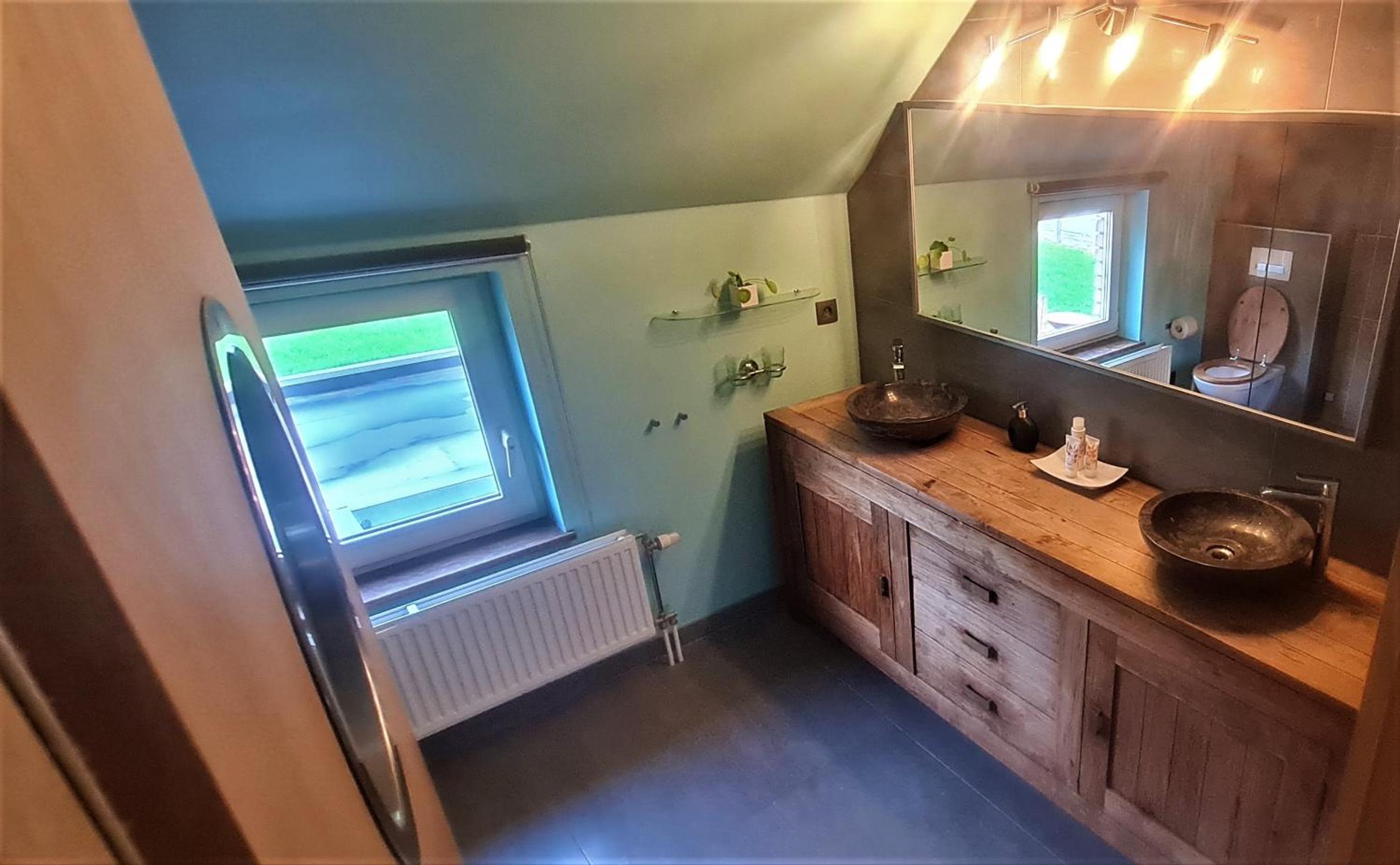 Rock and chill house with jacuzzi Namur Ardennes