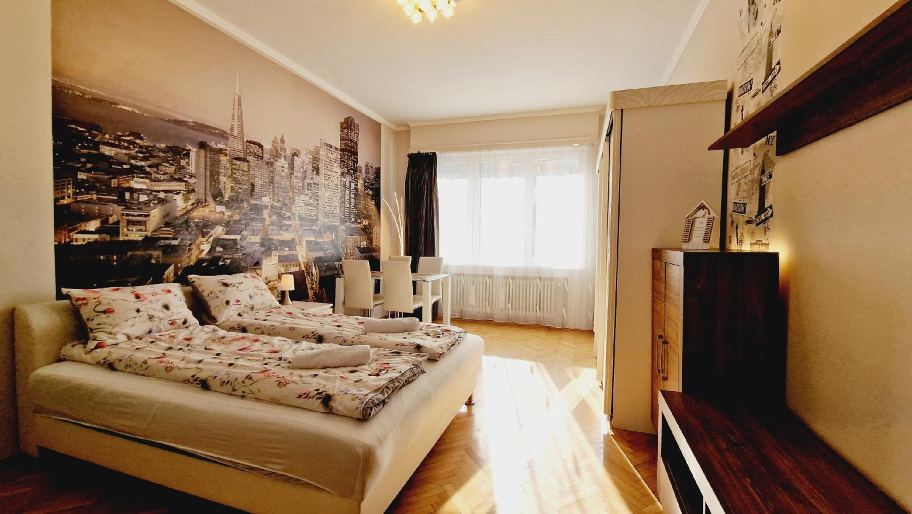 Parliament View Apartment - Free Parking Nearby view 3