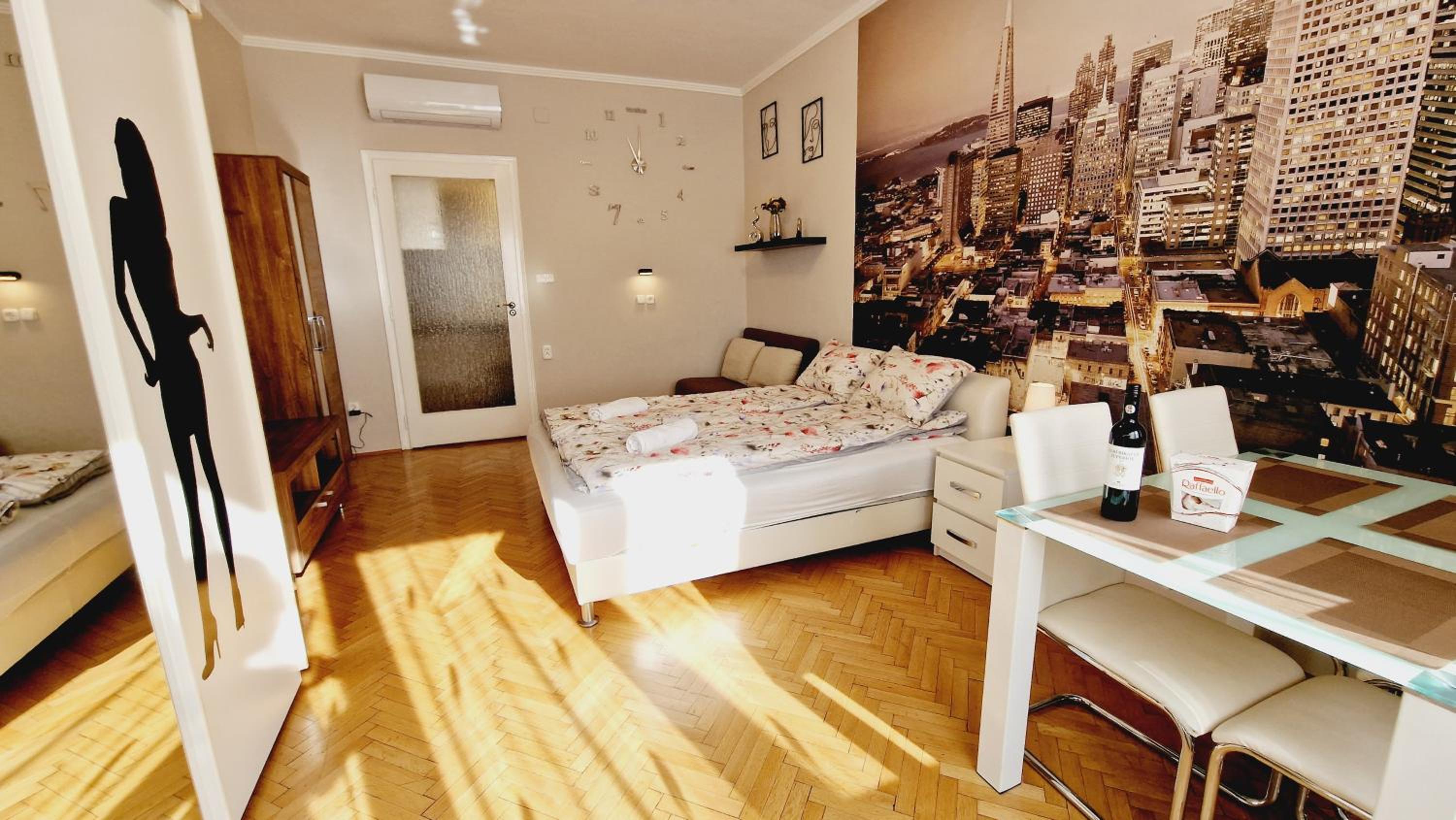 Parliament View Apartment - Free Parking Nearby view 2