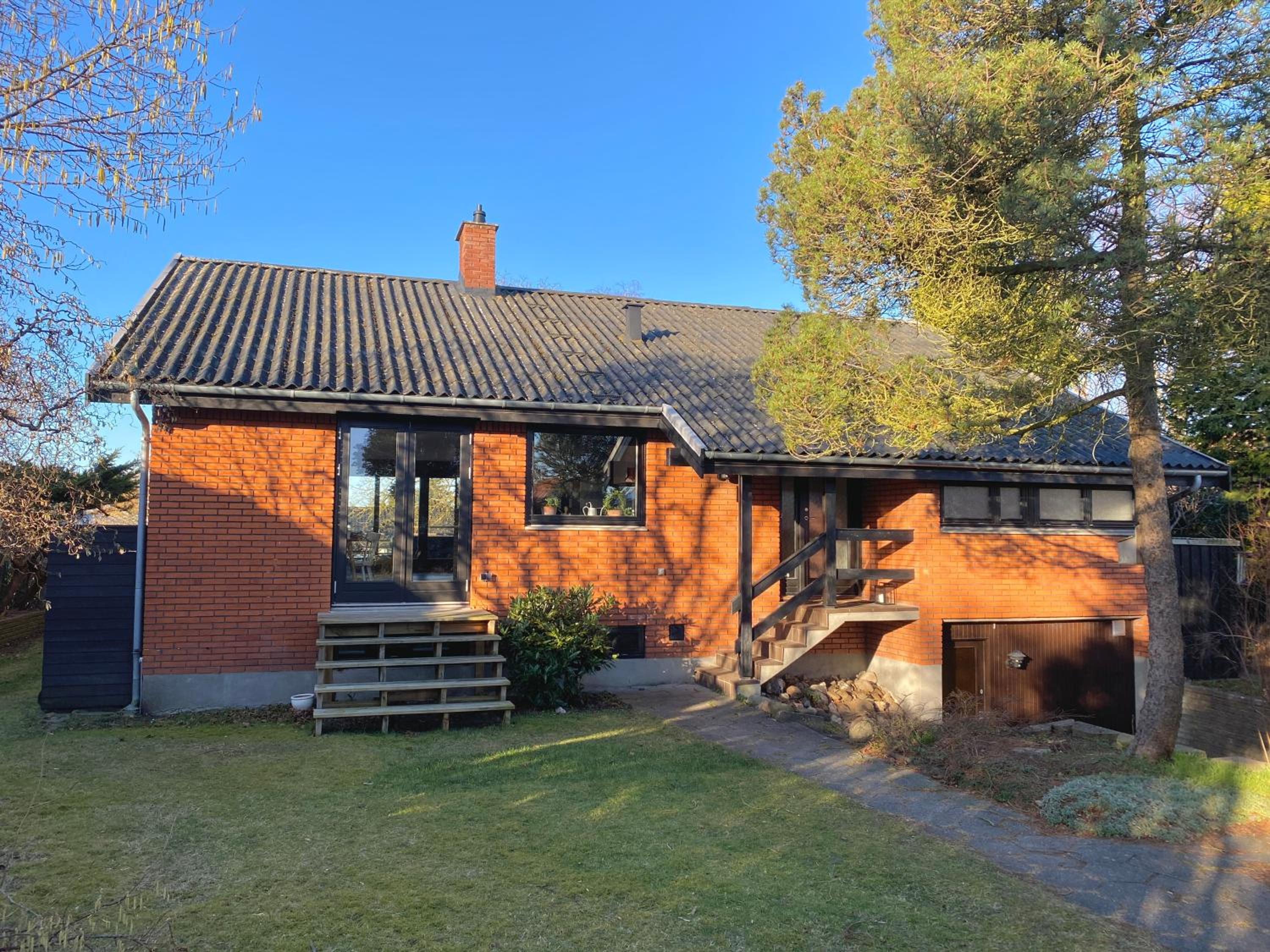 Cheerful house, close to lakes view 5