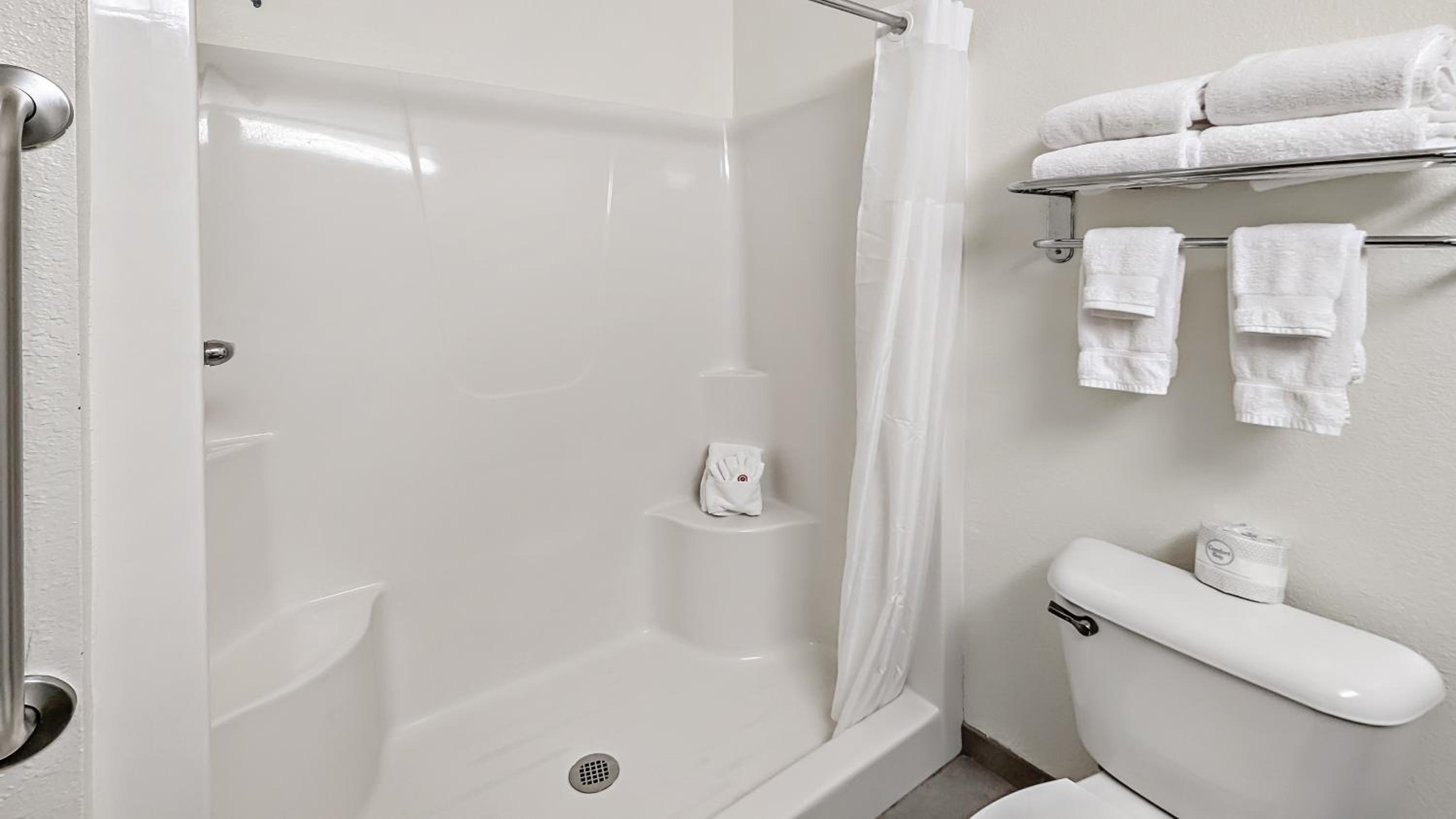 Estherville Hotel & Suites