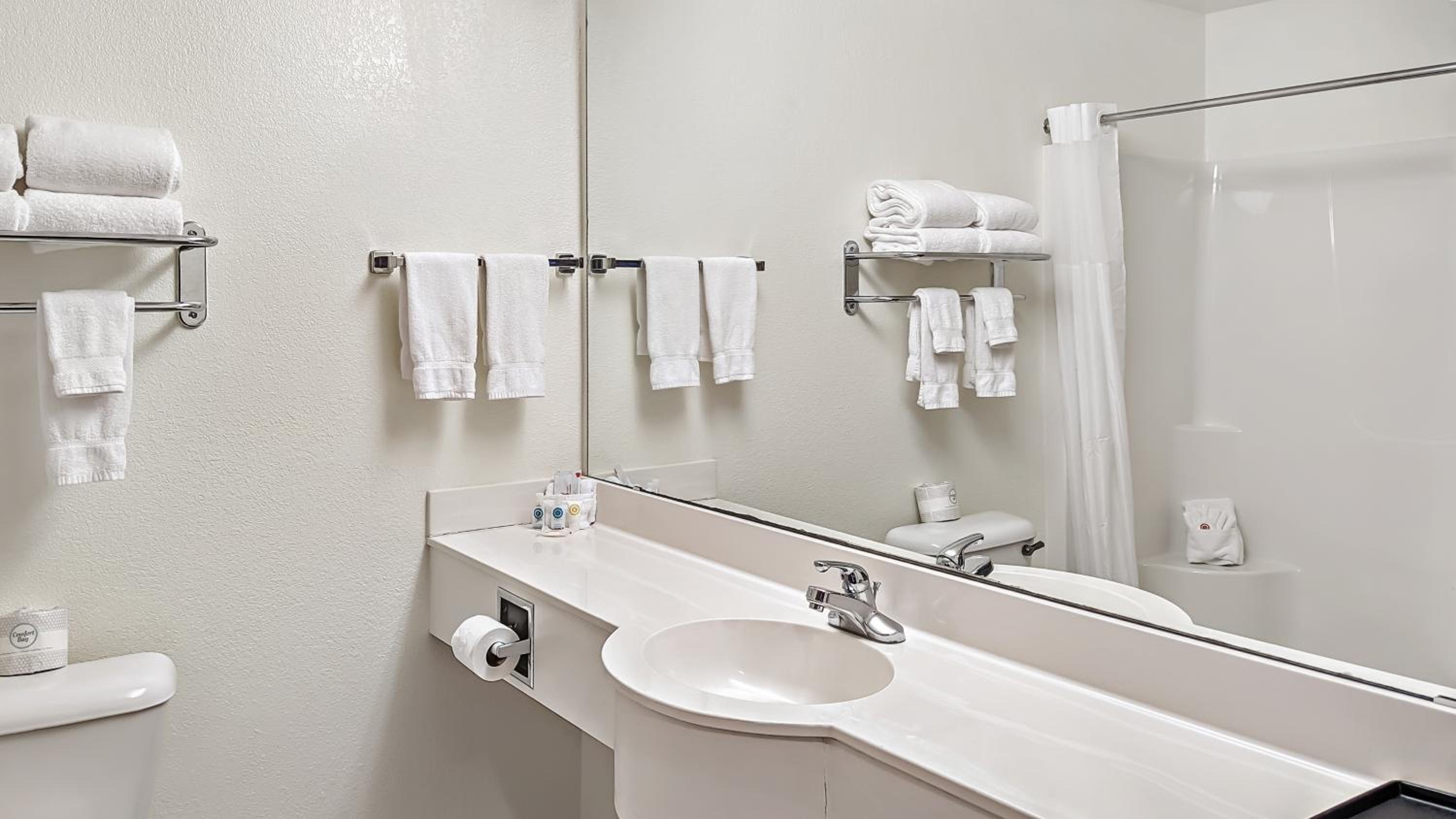 Estherville Hotel & Suites