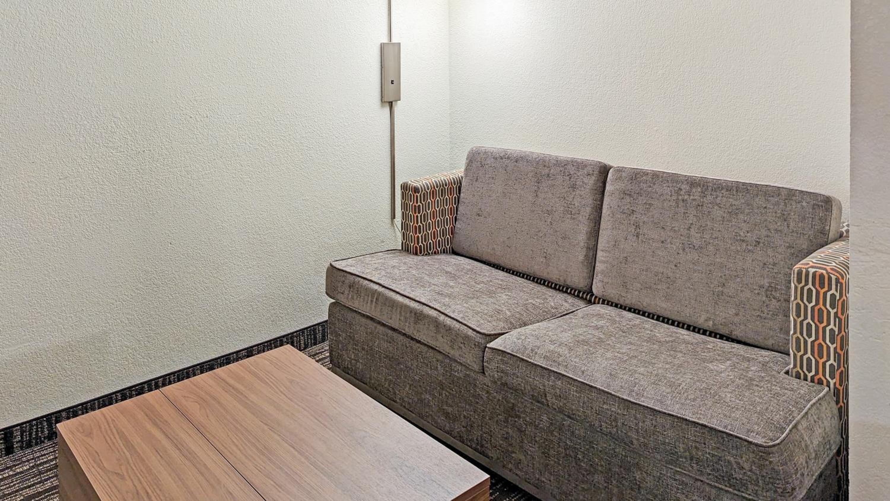 Estherville Hotel & Suites
