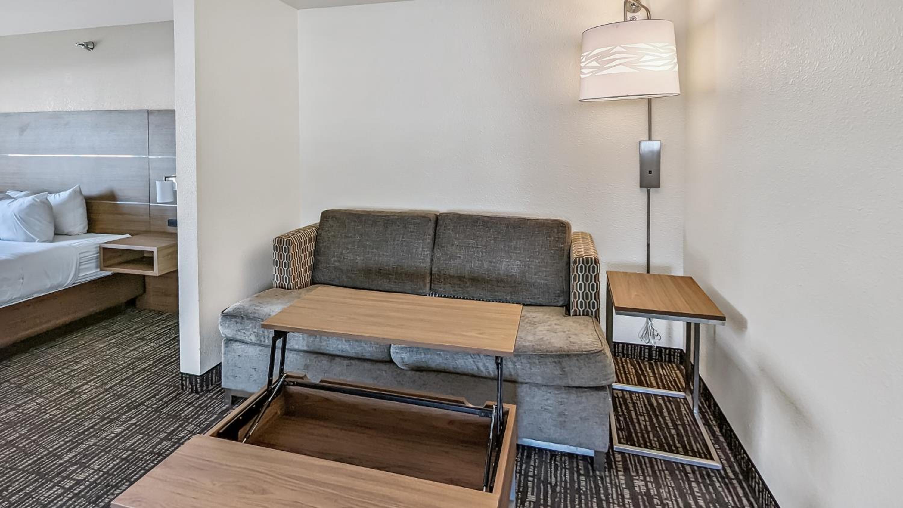 Estherville Hotel & Suites