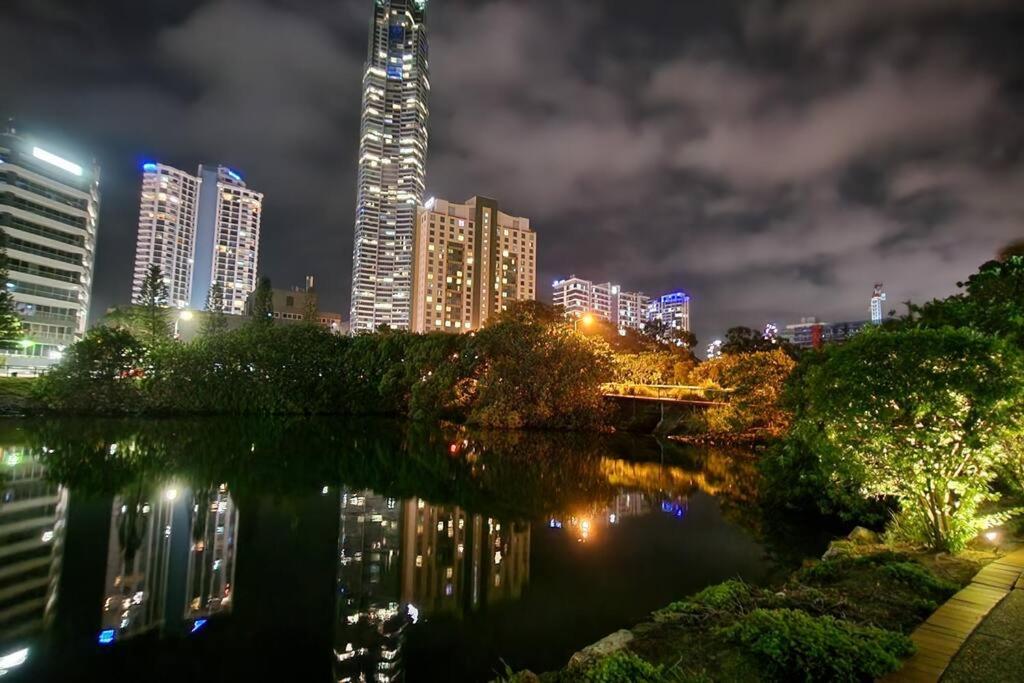 3 BLOCKS to SURFERS PARADISE BEACH