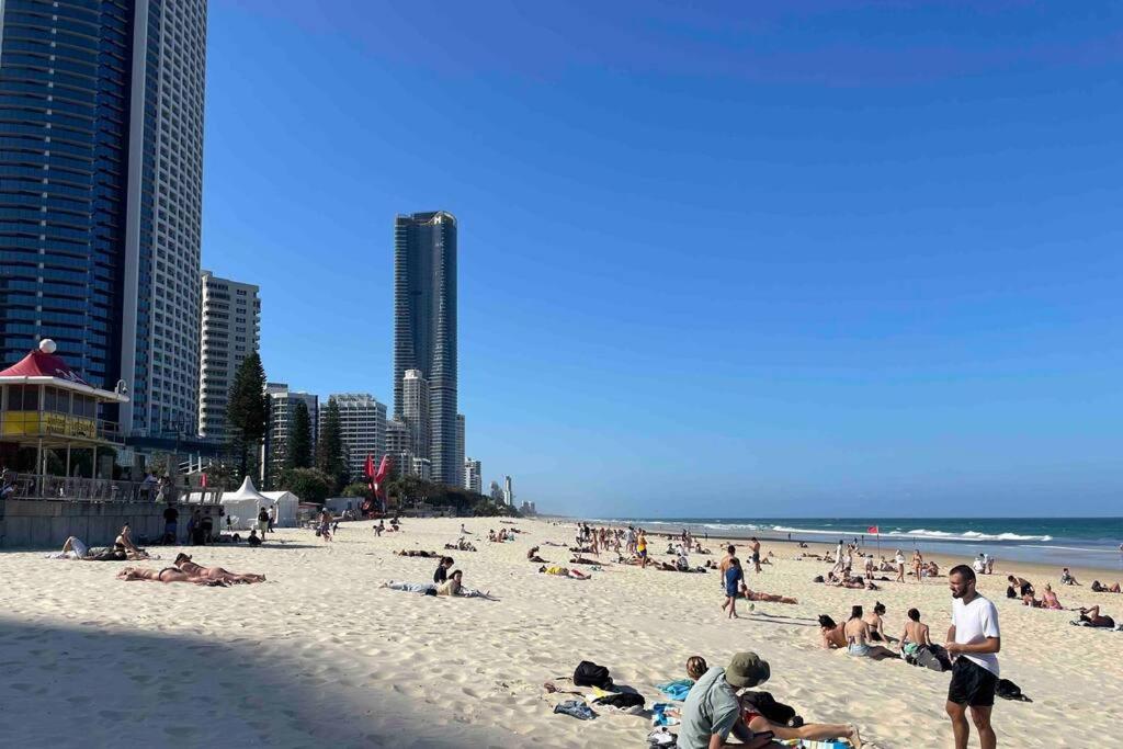 3 BLOCKS to SURFERS PARADISE BEACH