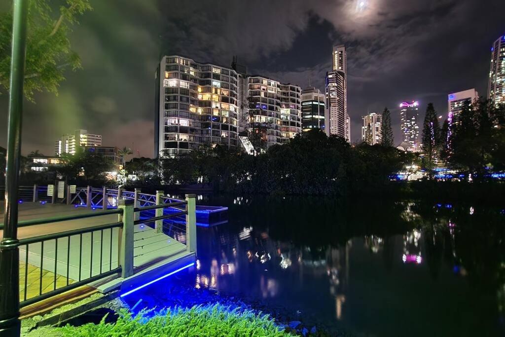 3 BLOCKS to SURFERS PARADISE BEACH