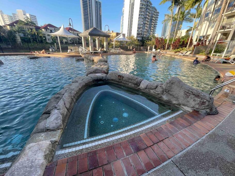 3 BLOCKS to SURFERS PARADISE BEACH