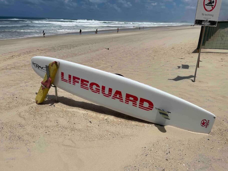 3 BLOCKS to SURFERS PARADISE BEACH