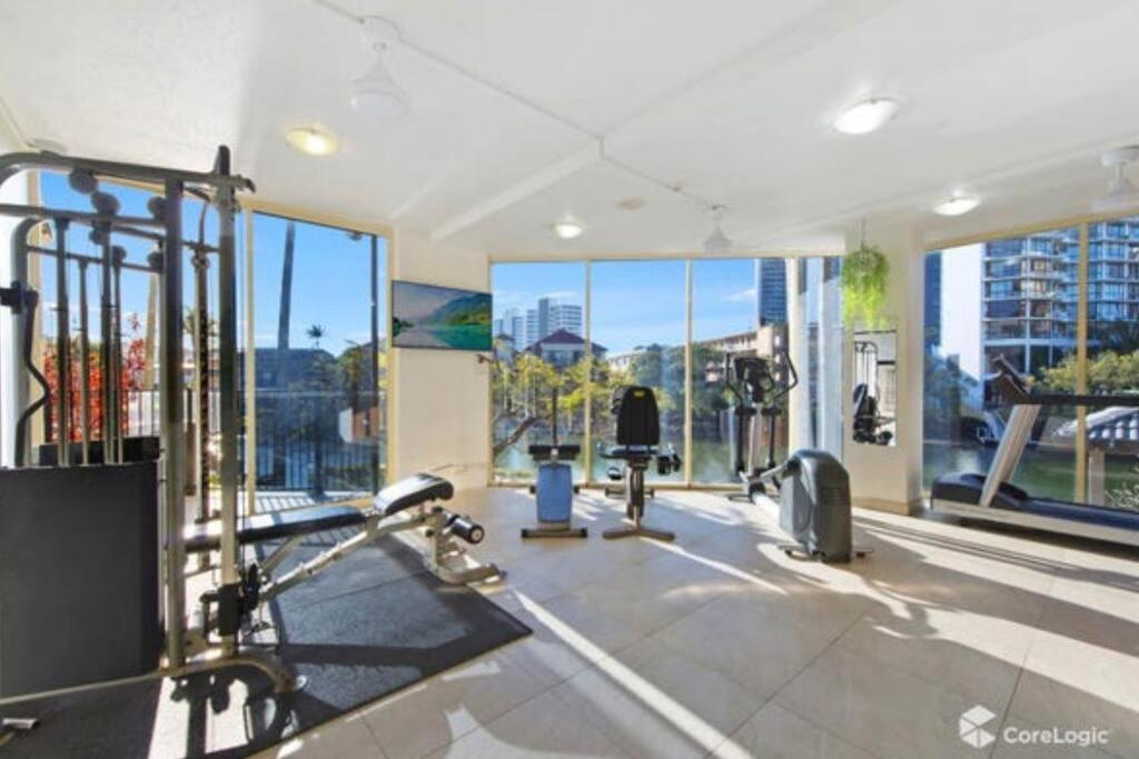 3 BLOCKS to SURFERS PARADISE BEACH