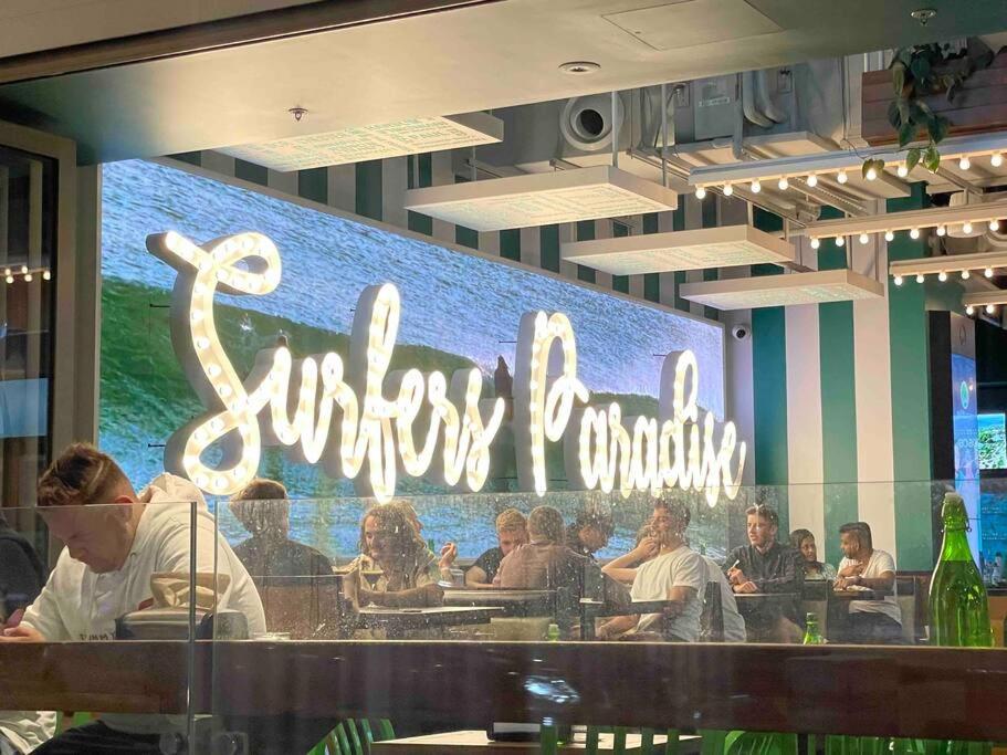 3 BLOCKS to SURFERS PARADISE BEACH
