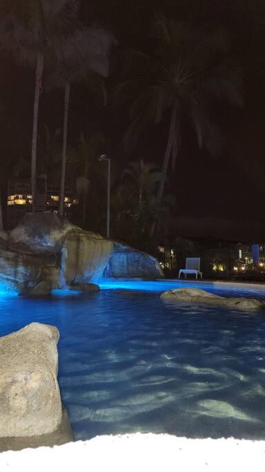 3 BLOCKS to SURFERS PARADISE BEACH