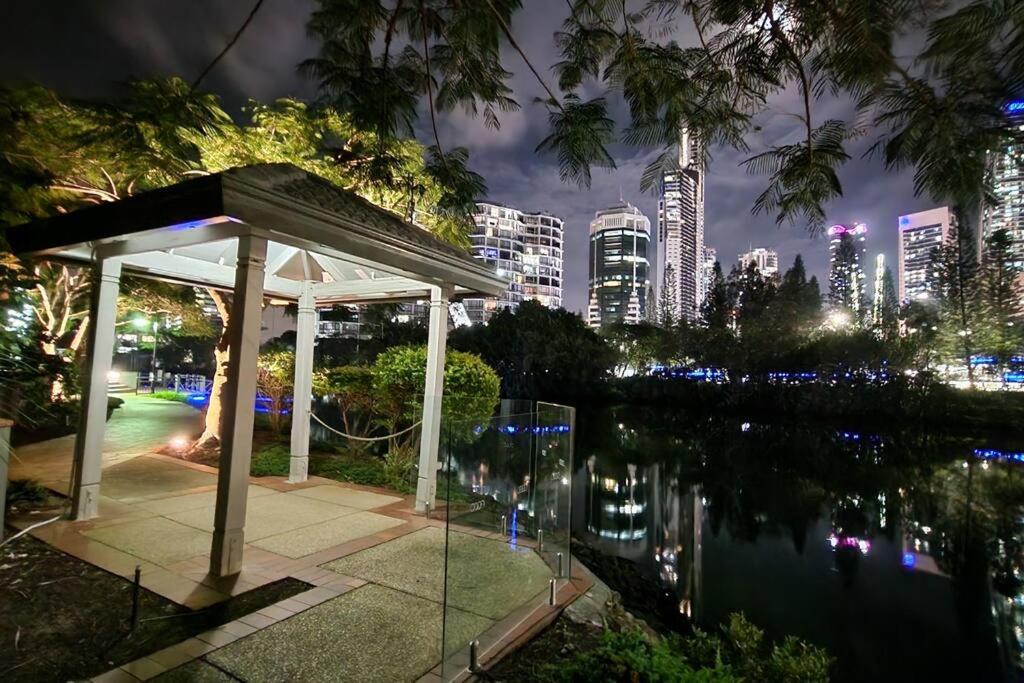 3 BLOCKS to SURFERS PARADISE BEACH