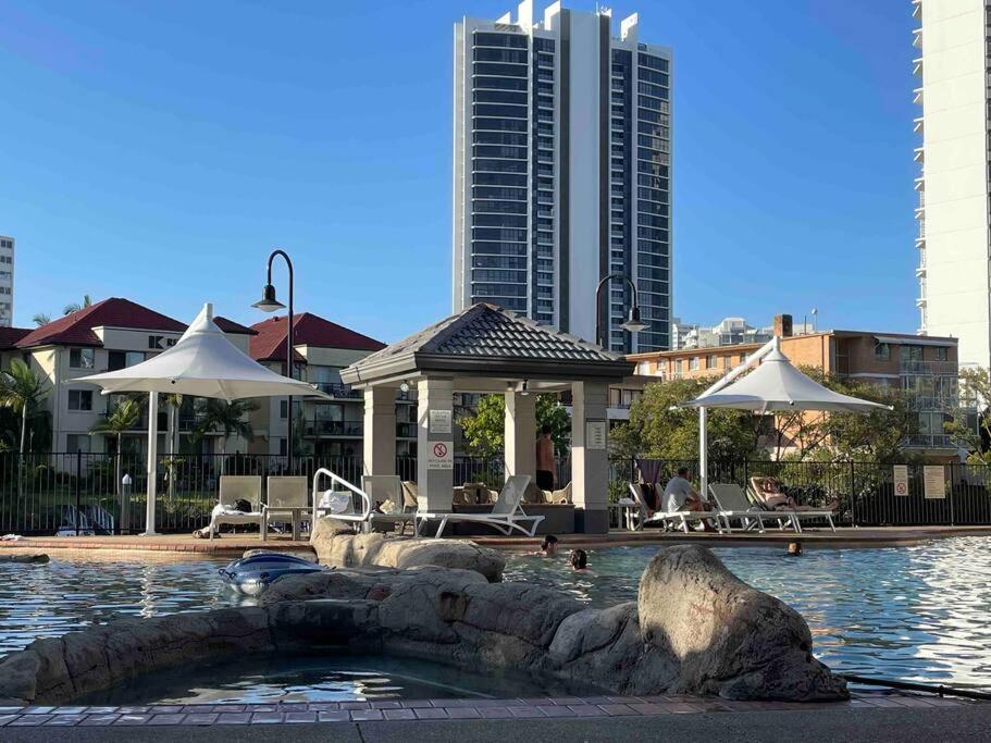 3 BLOCKS to SURFERS PARADISE BEACH