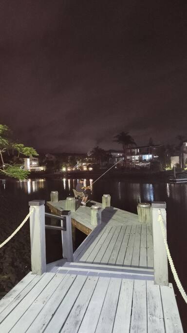 3 BLOCKS to SURFERS PARADISE BEACH