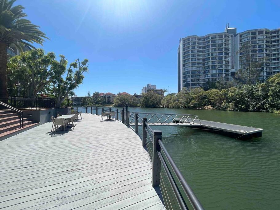 3 BLOCKS to SURFERS PARADISE BEACH