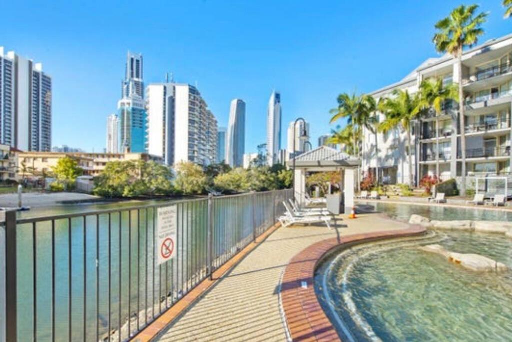3 BLOCKS to SURFERS PARADISE BEACH