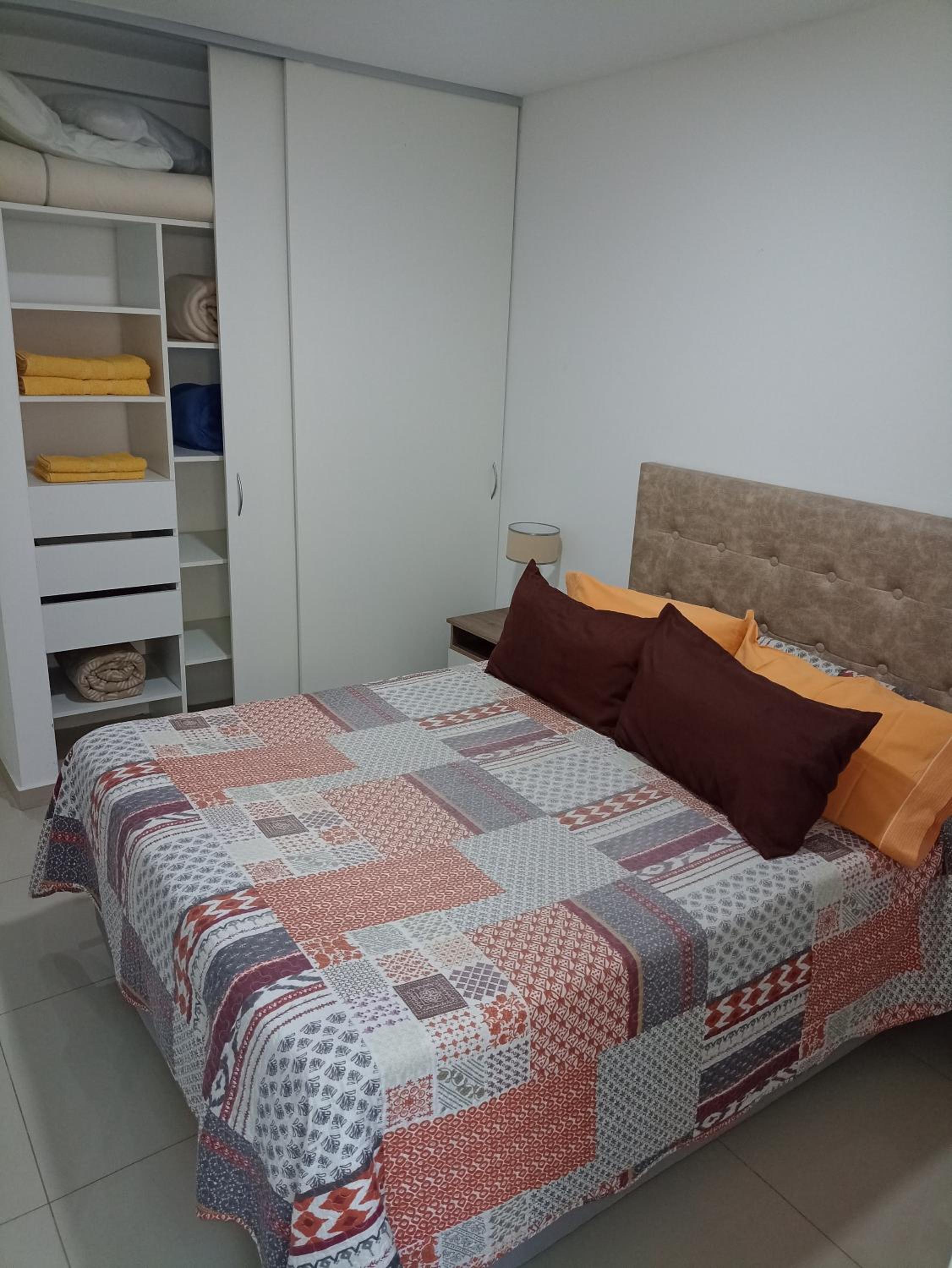 Nikemen, moderno dpto con patio y cochera cubierta
