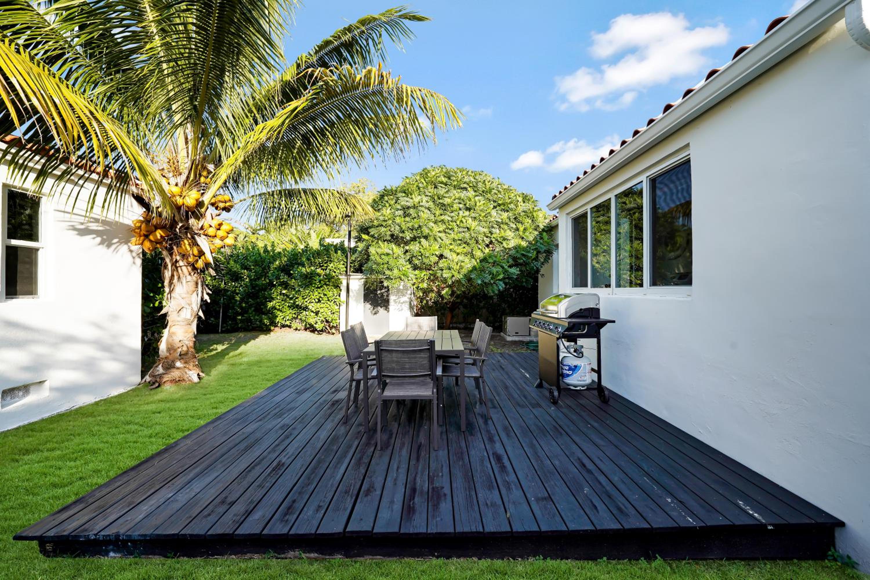 Miami Art deco home by Dream Vacation