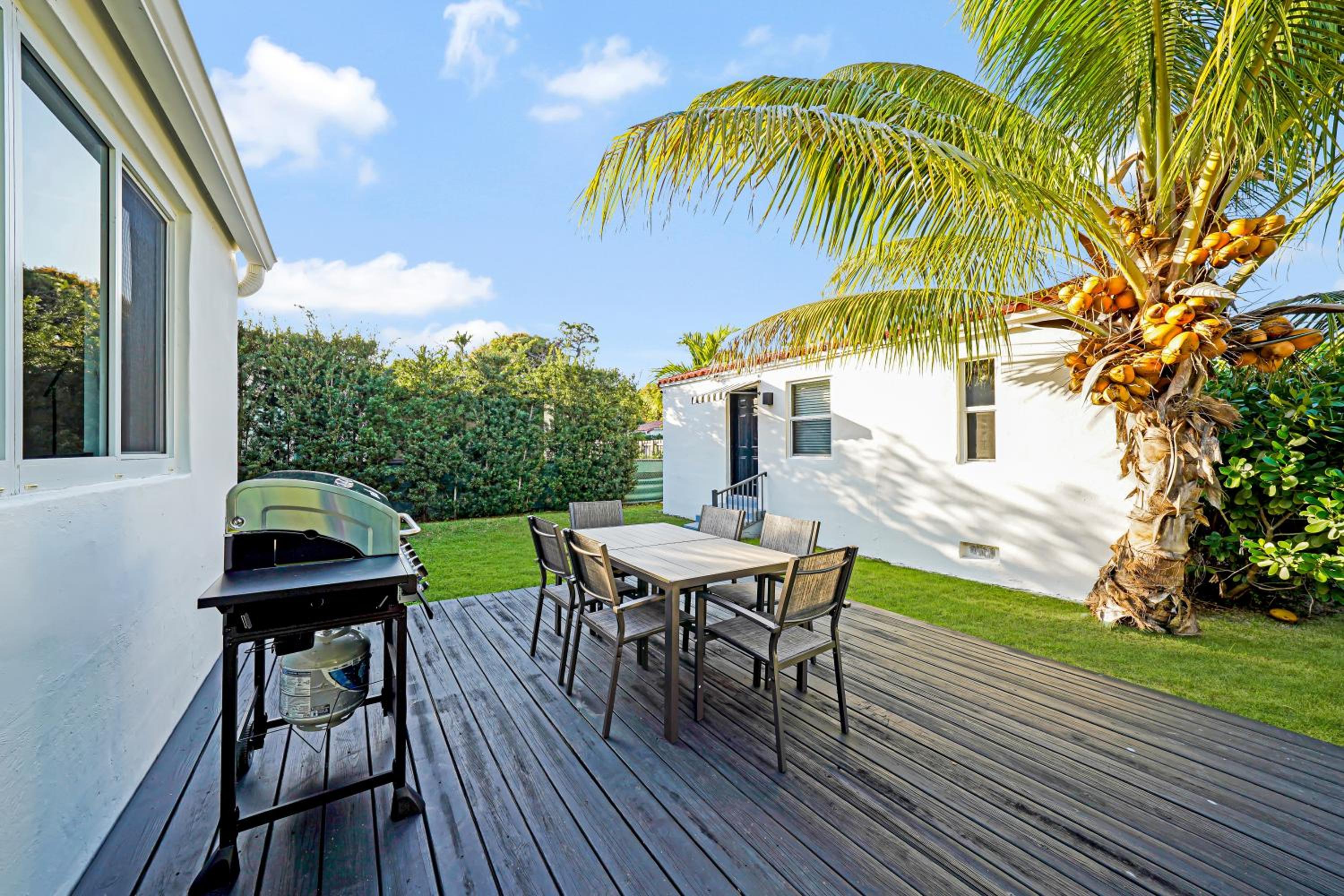 Miami Art deco home by Dream Vacation