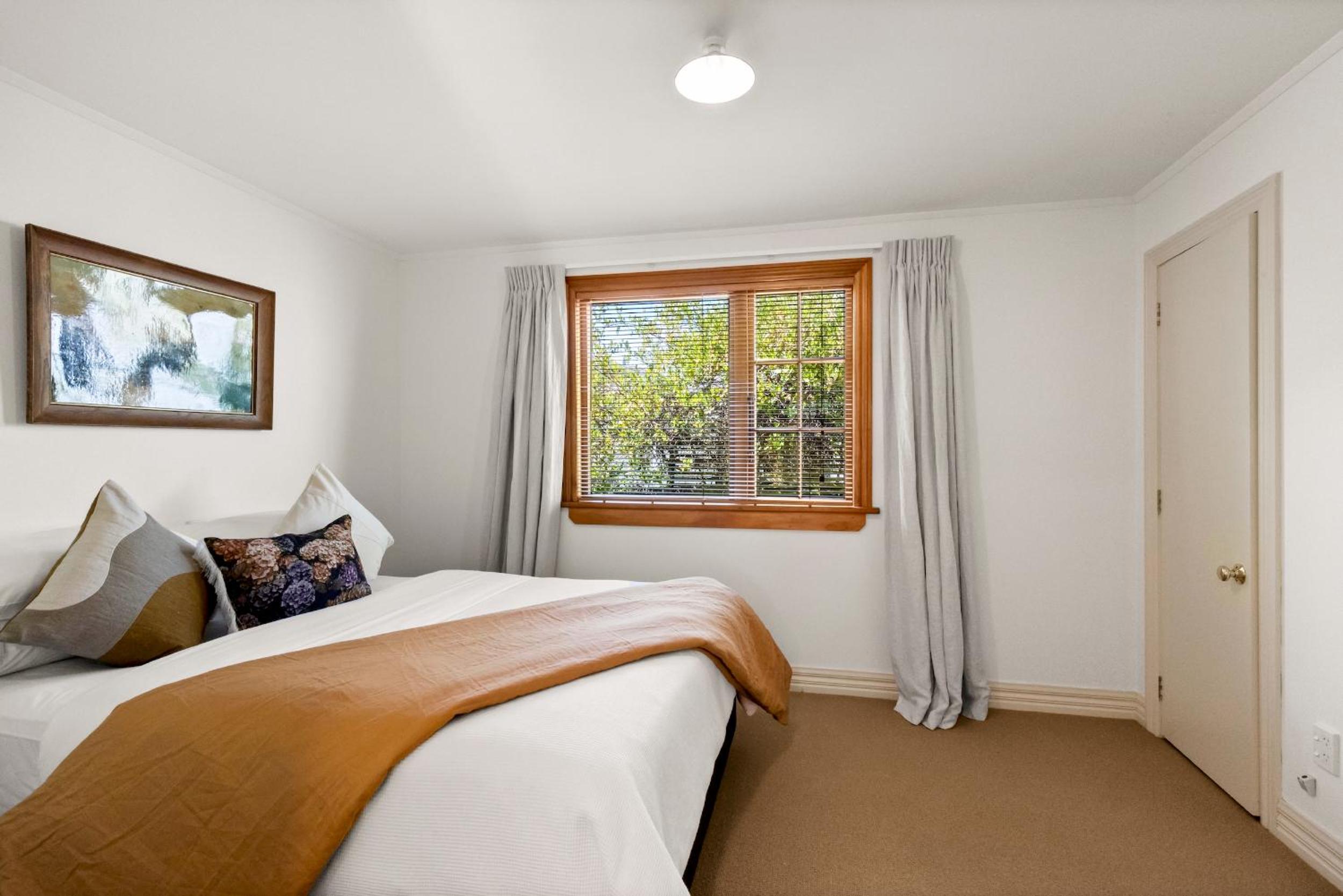 Aberdeen Cottage - Nestled in the Heart of Arrowtown - New! view 2