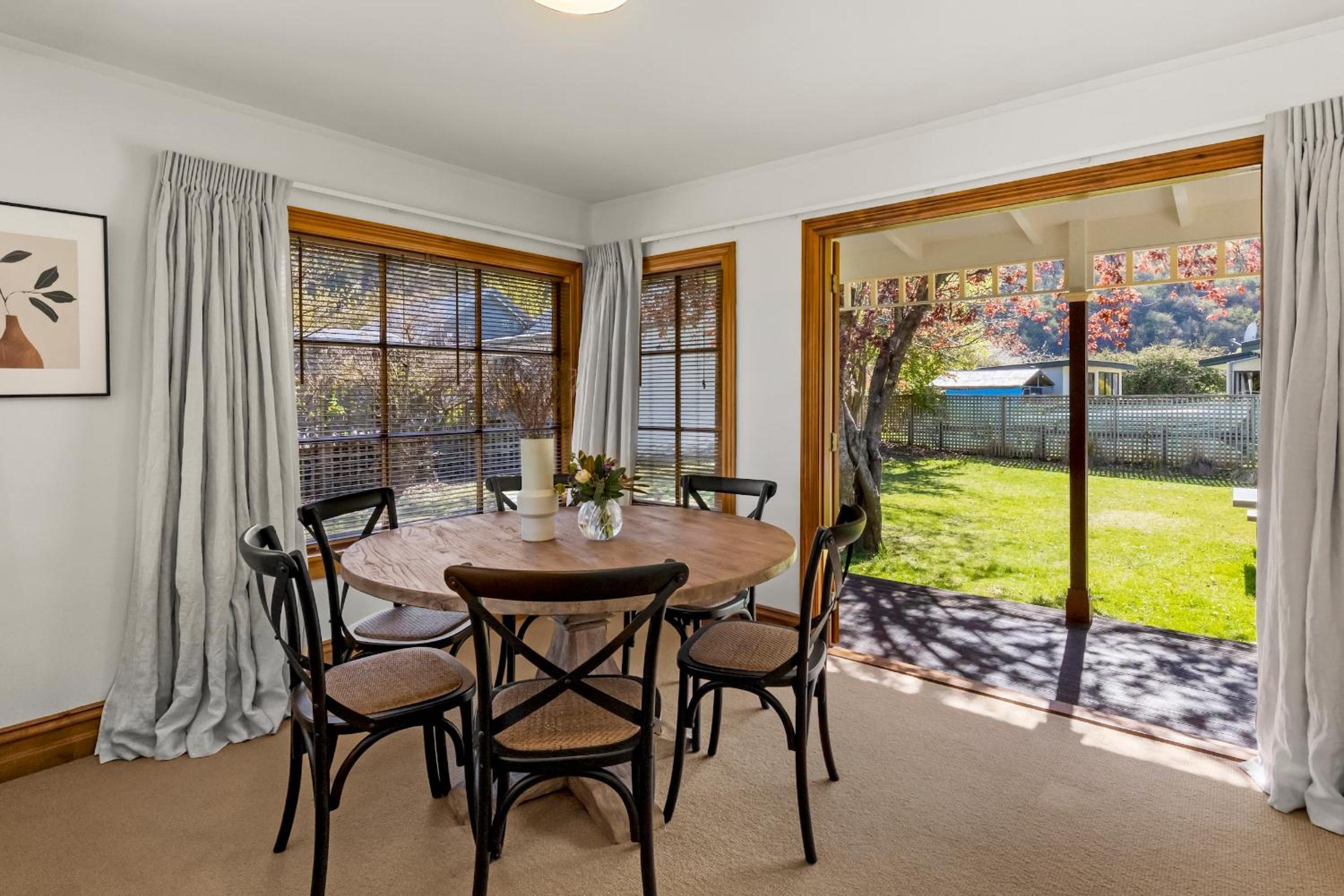 Aberdeen Cottage - Nestled in the Heart of Arrowtown - New! view 3