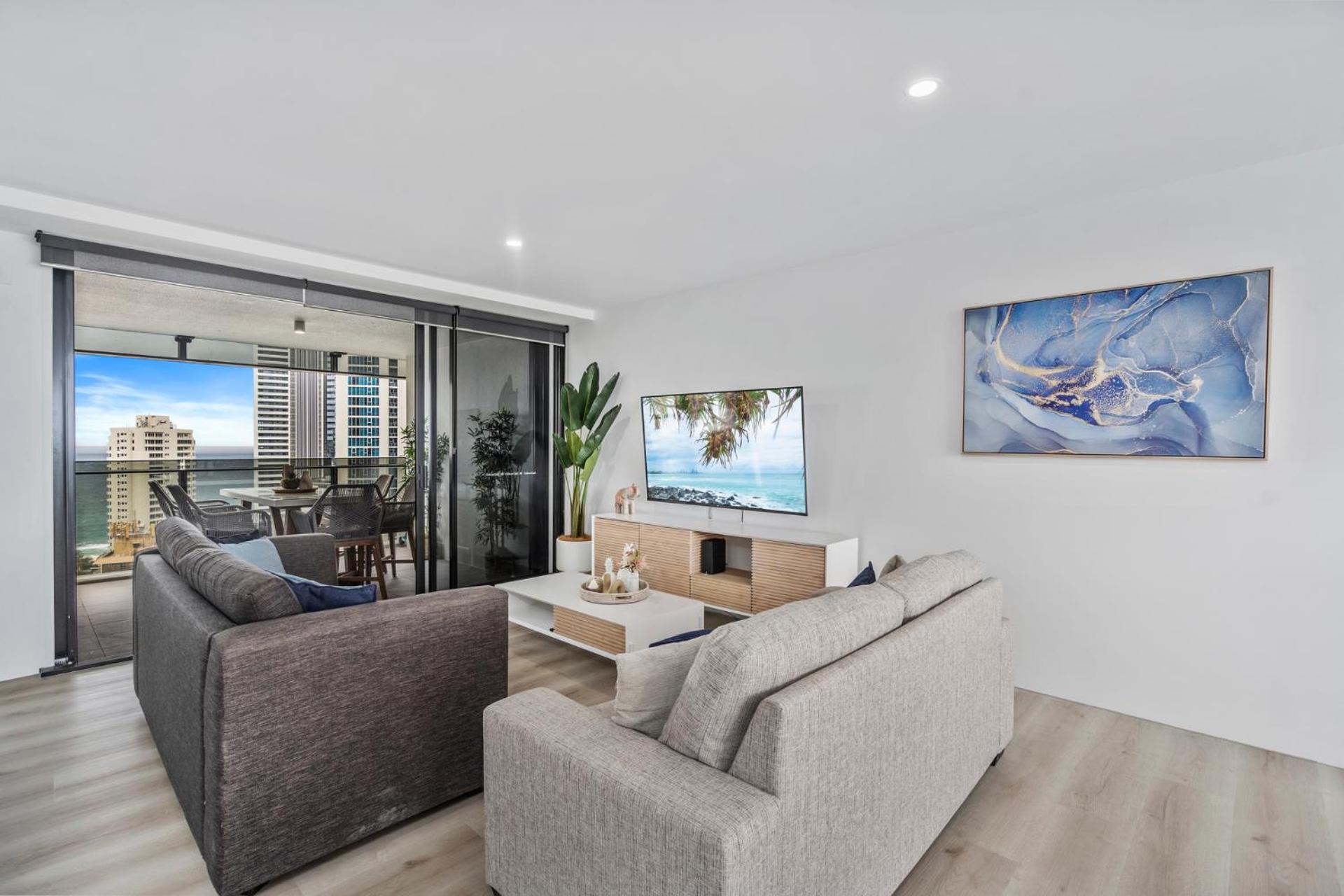 Circle on Cavill Contemporary Luxury and Spacious Three Bedroom Apartment