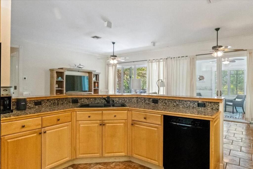 Grande Canal - Captivating 3 bedroom retreat view 2