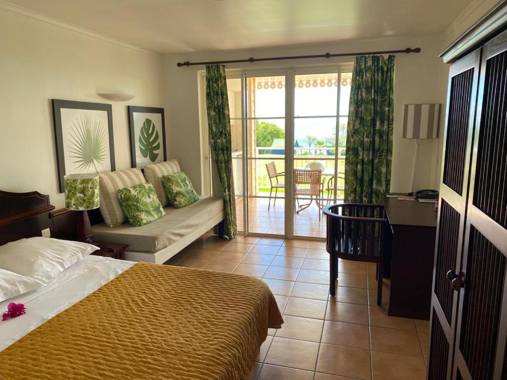 Au beau village studio avec piscine magnifique view 4