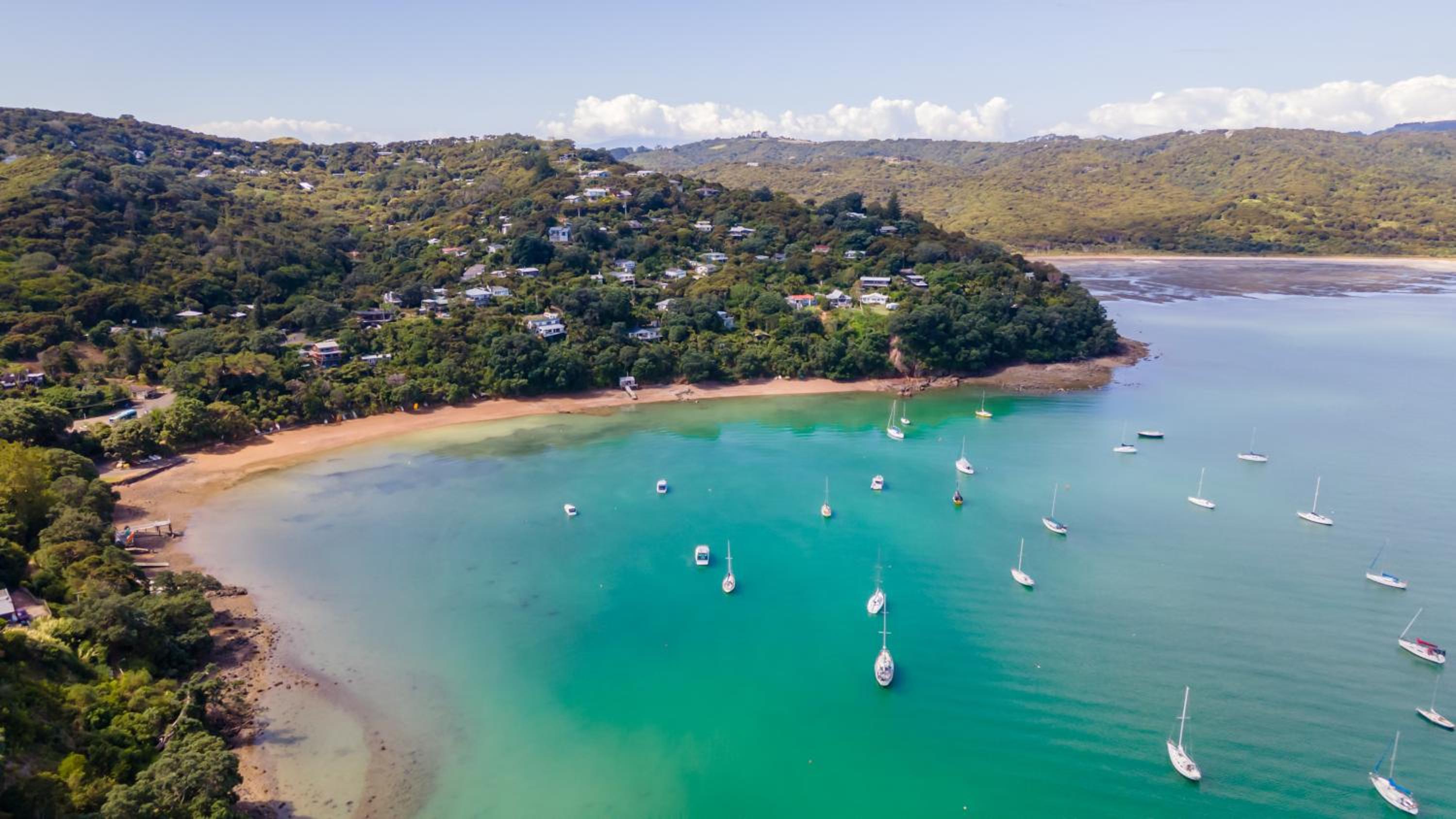 Koi Waiheke with private beach access and mooring view 3