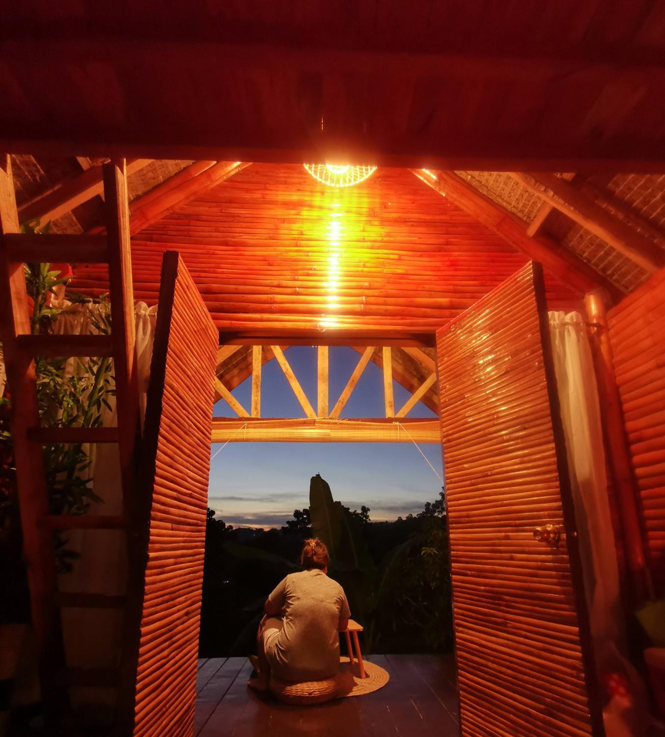 SMALL CABIN IN THE SOUTH view 3