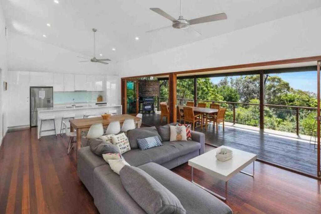 Treetops on Tramican - Ocean View - sleeps 10