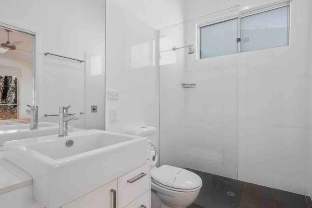 Treetops on Tramican - Ocean View - sleeps 10