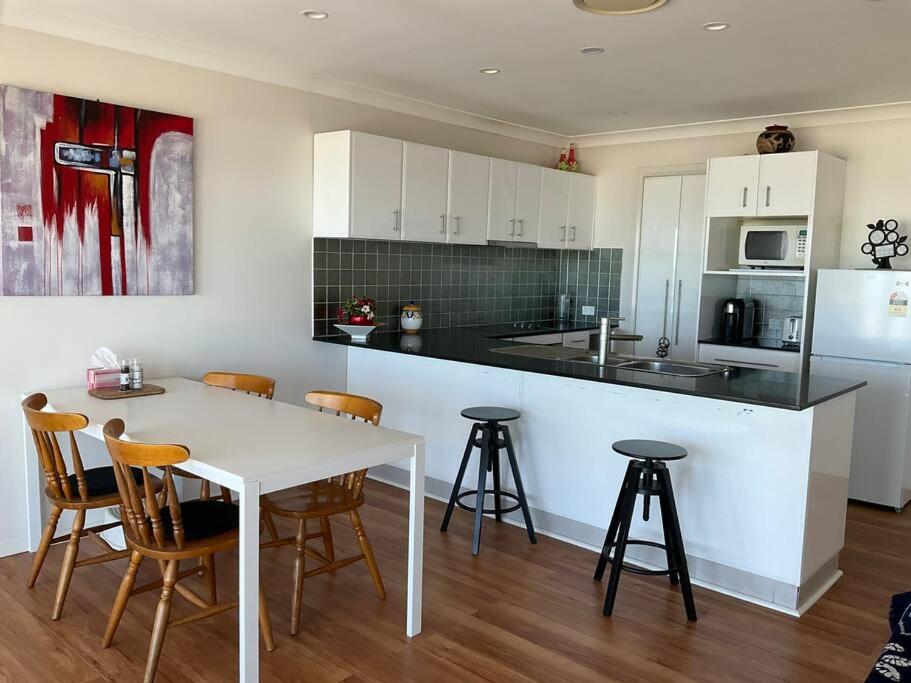 Barrie Charm - Ocean Front House
