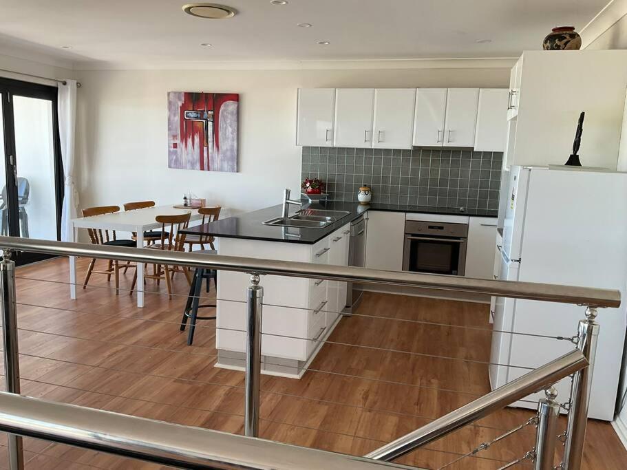 Barrie Charm - Ocean Front House