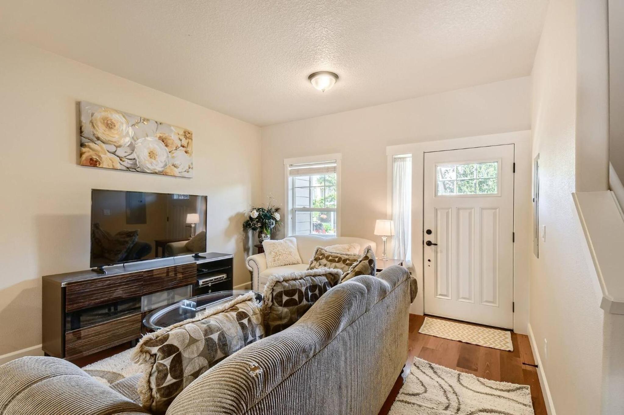 Oregon Jade Lodging Monthly Rental 3 Br, No Tax view 3