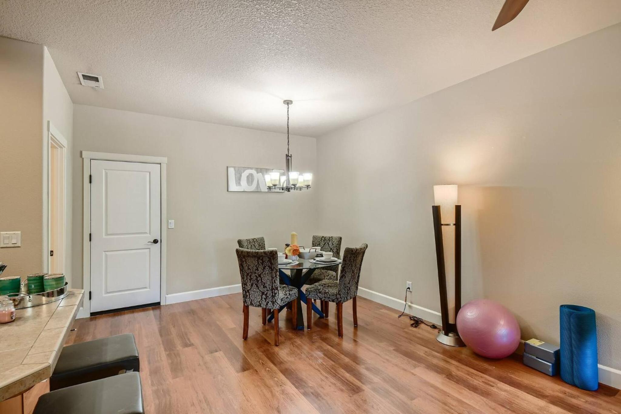 Oregon Jade Lodging Monthly Rental 3 Br, No Tax view 5