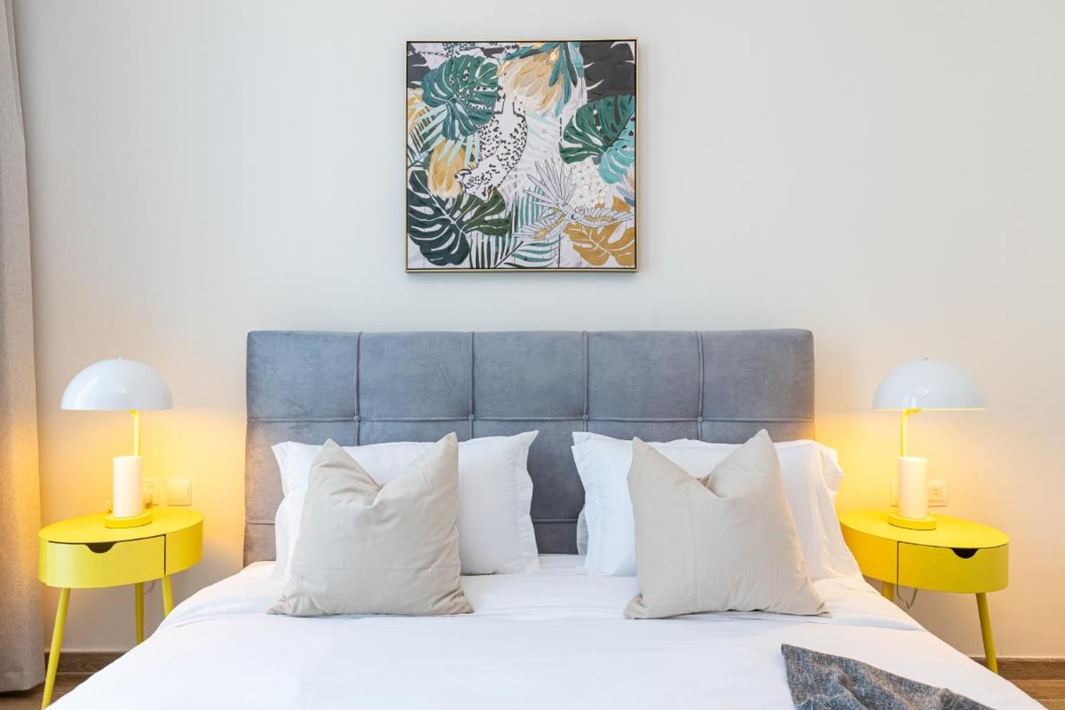 Hashtag Holiday Home - 1BDR Apartment with Canal View in Business Bay
