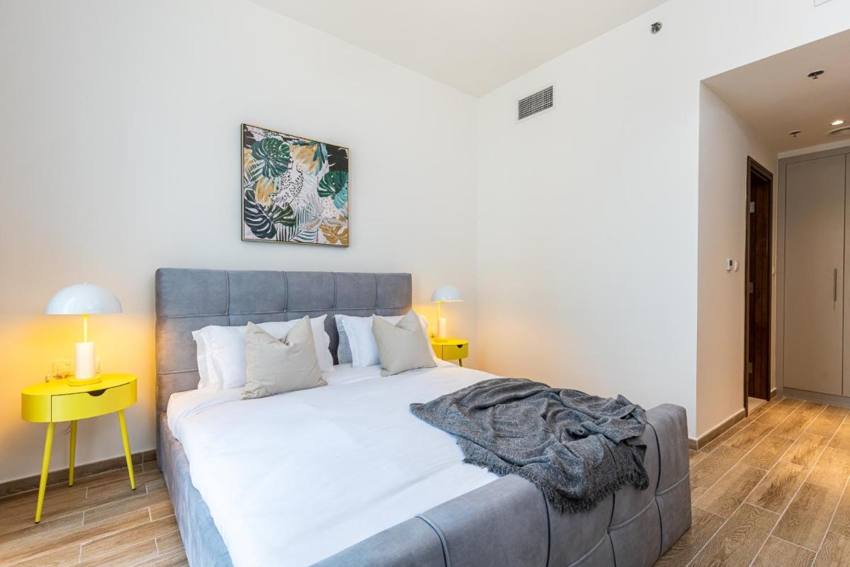 Hashtag Holiday Home - 1BDR Apartment with Canal View in Business Bay