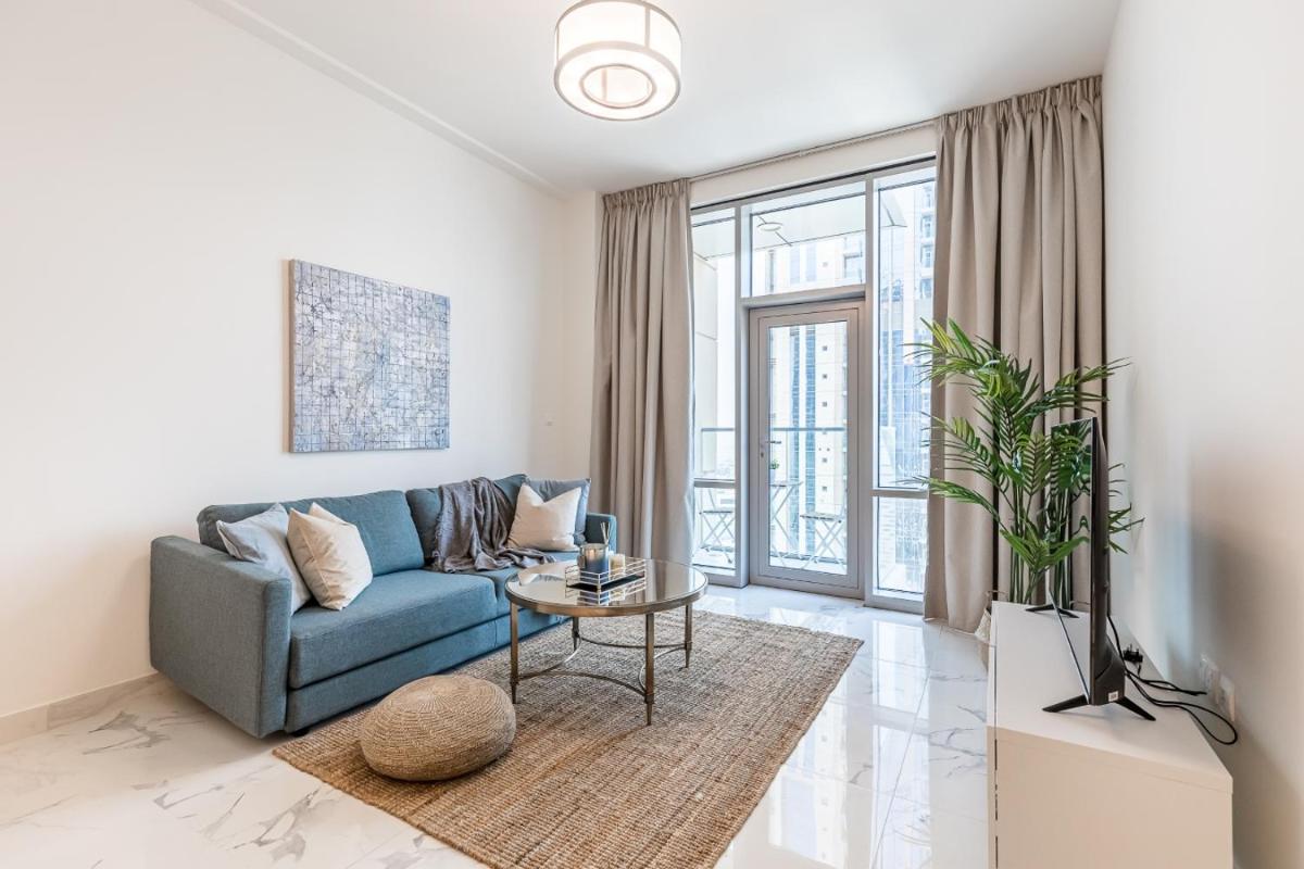 Hashtag Holiday Home - 1BDR Apartment with Canal View in Business Bay
