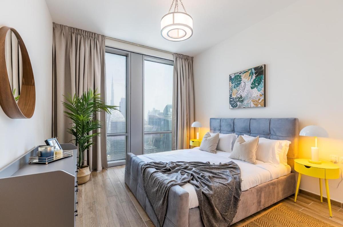Hashtag Holiday Home - 1BDR Apartment with Canal View in Business Bay