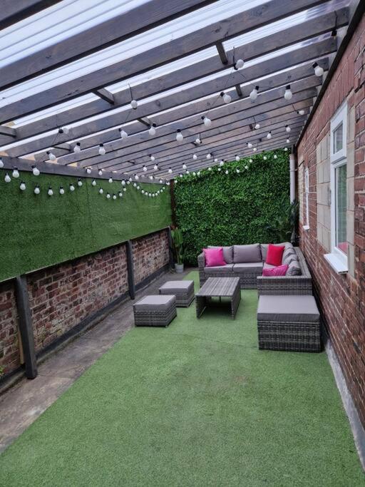 Spacious Liverpool Party Pad with 4 Bedrooms! photo 5