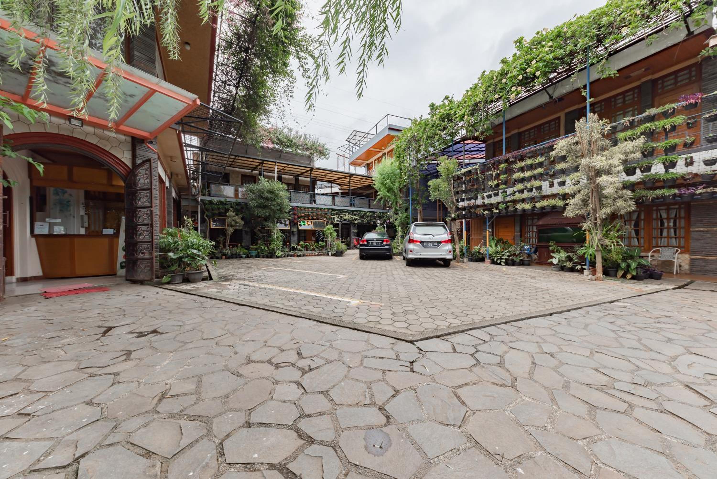 Urbanview Hotel Villa Surya Bandung
