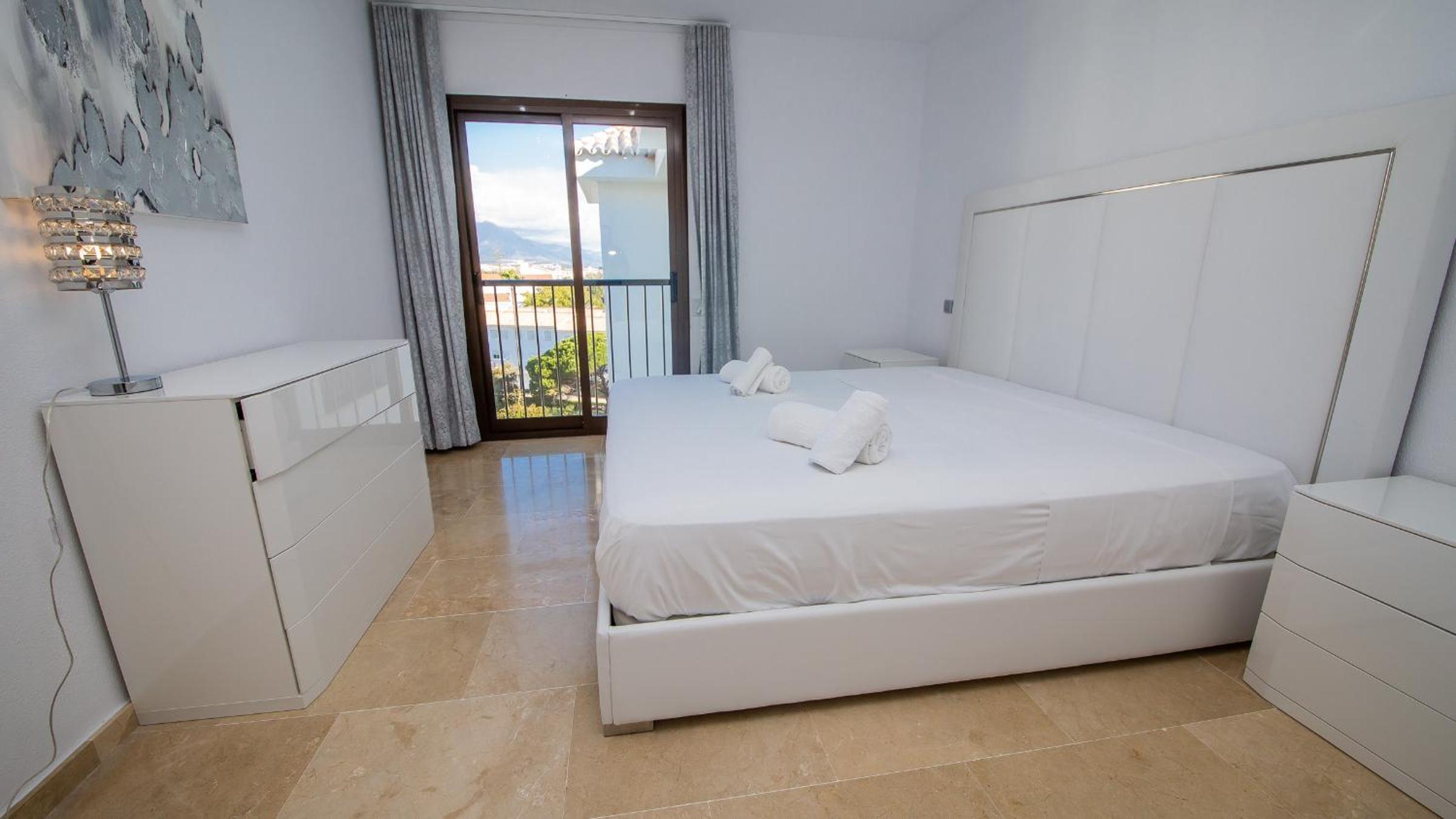 Marina Duquesa 951 view 5