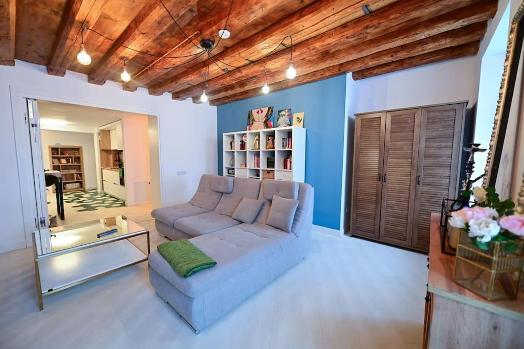 The Oracle Downtown Apartment