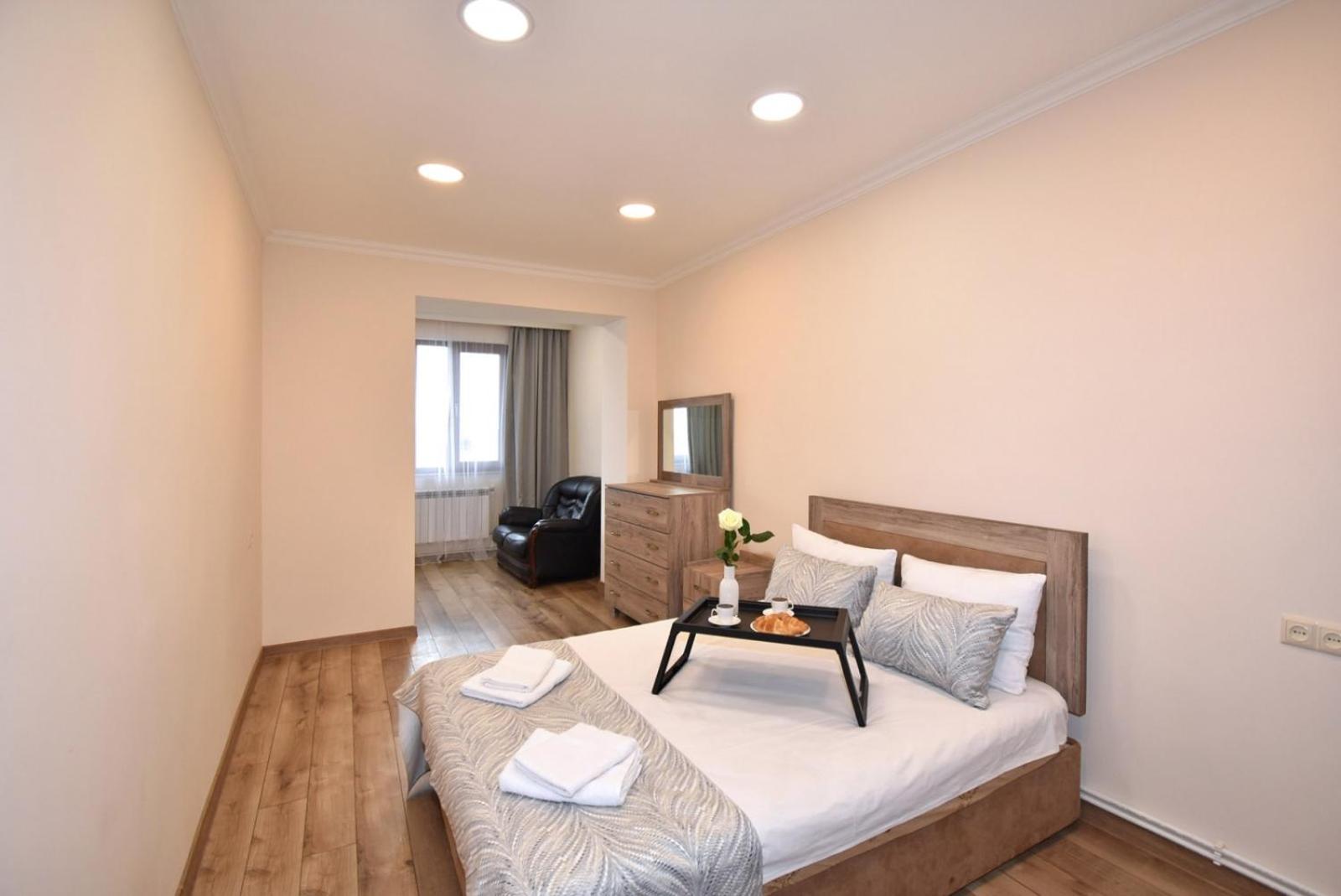 Spacious apartment with big bedroom, Komitas 27
